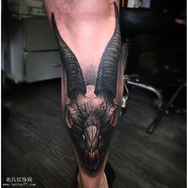 小腿的羊骷髅纹身图案