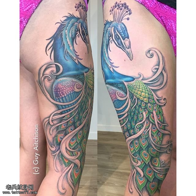 大腿彩色的孔雀纹身图案