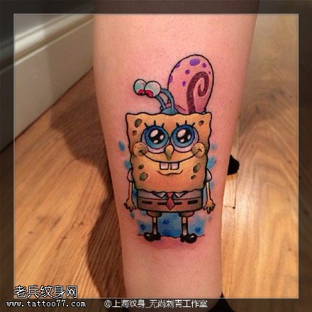 小腿上的海绵宝宝纹身图案