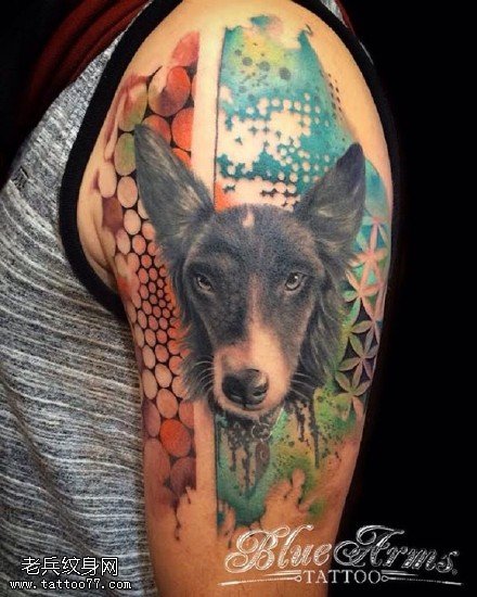 肩膀水彩的小狗纹身图案