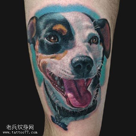 大腿上的狗纹身图案