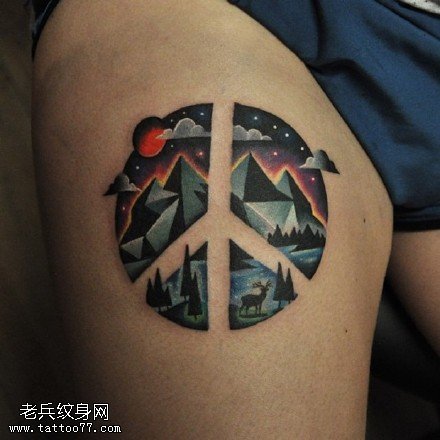 大腿上的星空纹身图案