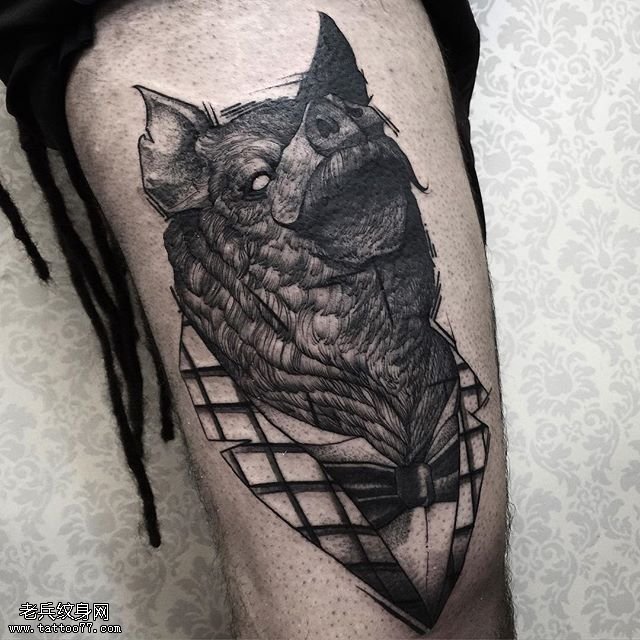 大腿上的狗狗纹身图案