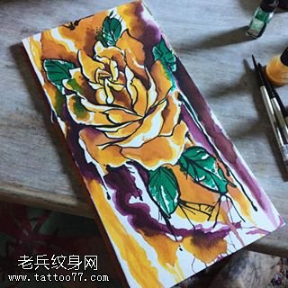 手稿泼墨玫瑰纹身图案