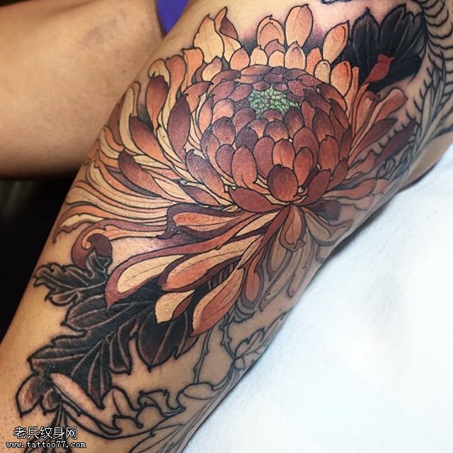 大腿部经典菊花纹身图案