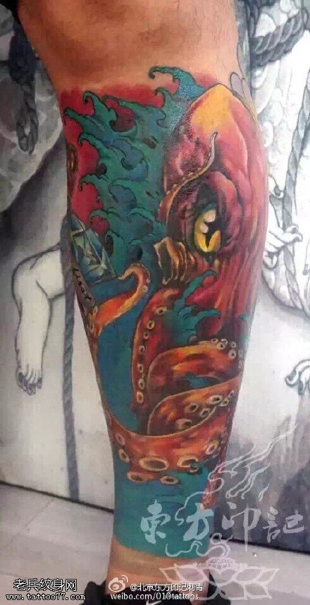 小腿上霸气的章鱼纹身图案