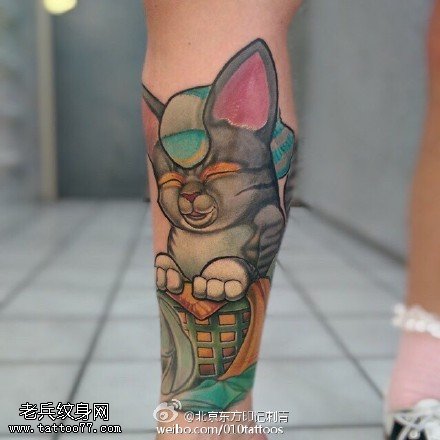 小腿上的小懒猫纹身图案