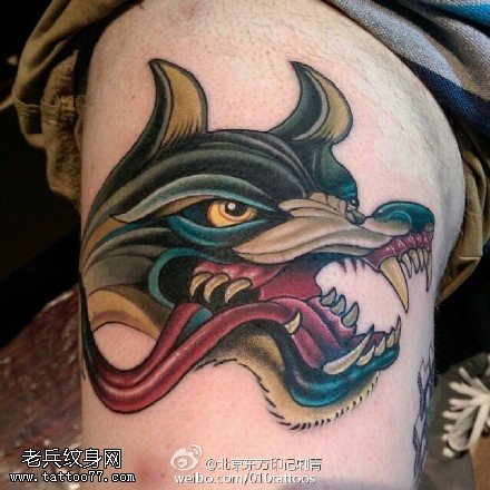 大腿上的怪物纹身图案