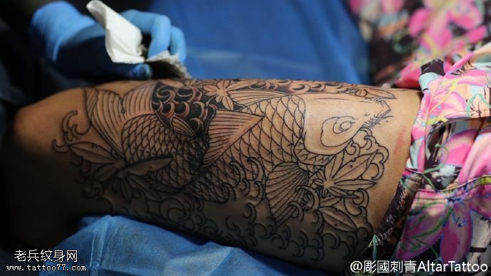 大腿线条锦鲤纹身图案