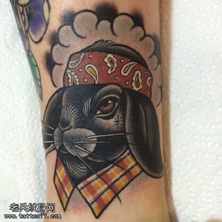 神秘的狗狗纹身图案