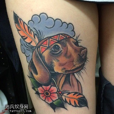 彩绘漂亮的狗纹身图案