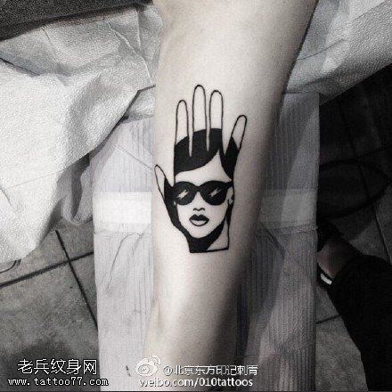 点刺手掌美女纹身图案