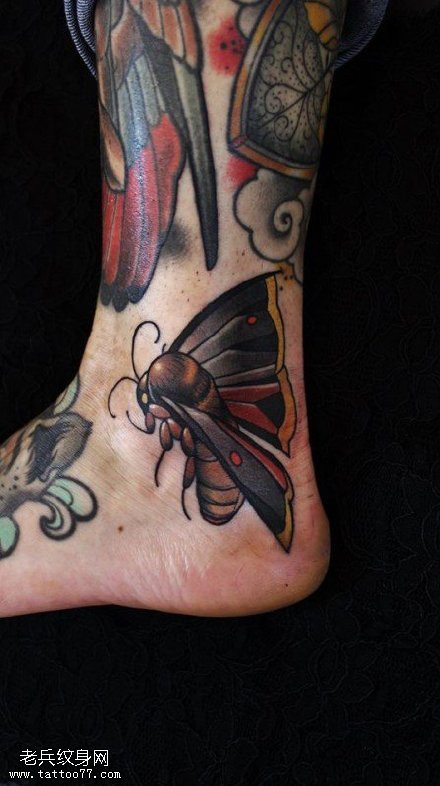 脚后跟的小蜜蜂纹身图案