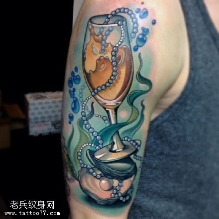 肩膀酒杯珍珠纹身图案