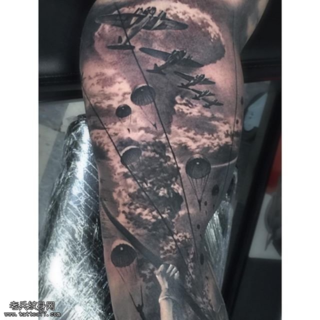 腿部的航空飞机纹身图案
