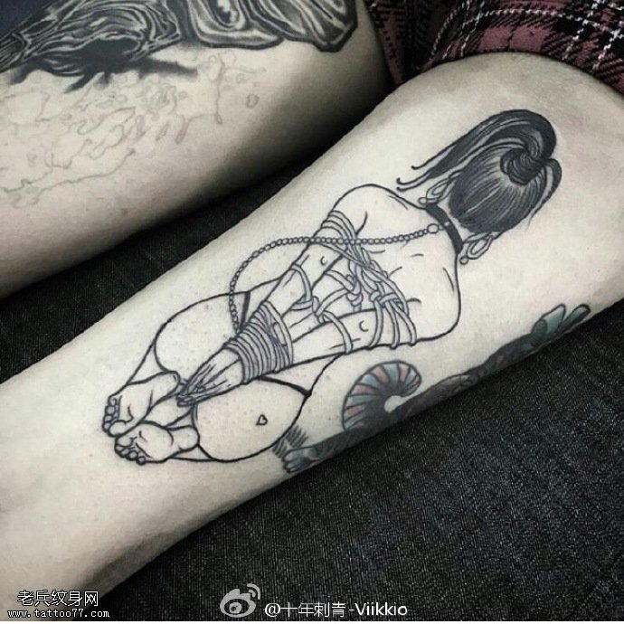 大腿的绳索艺术纹身图案