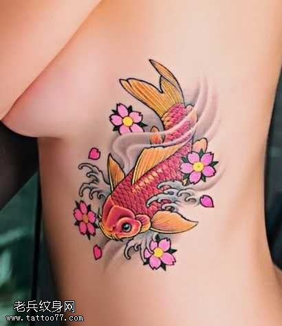 腰部漂亮好看的鲤鱼纹身图案