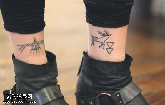脚部简单的图腾纹身图案