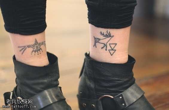脚部简单的图腾纹身图案