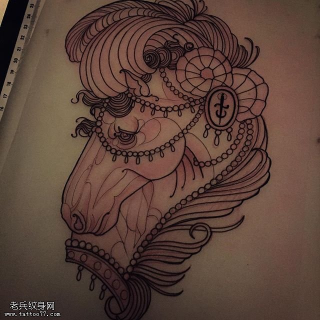 手臂精美线条马儿纹身图案