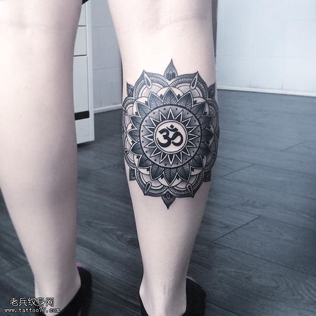 小腿的梵文梵花纹身图案