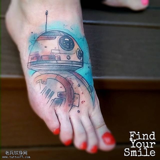 脚面上的飞碟纹身图案