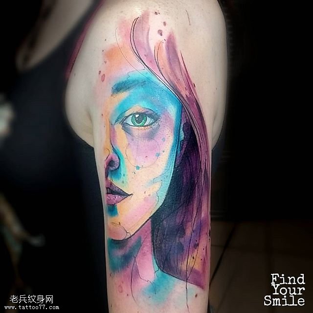 肩部彩绘半边脸纹身图案