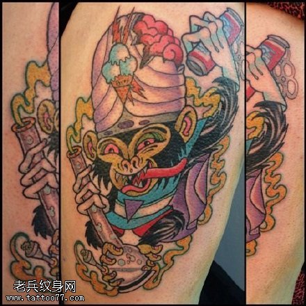 腿上彩绘的小人纹身图案