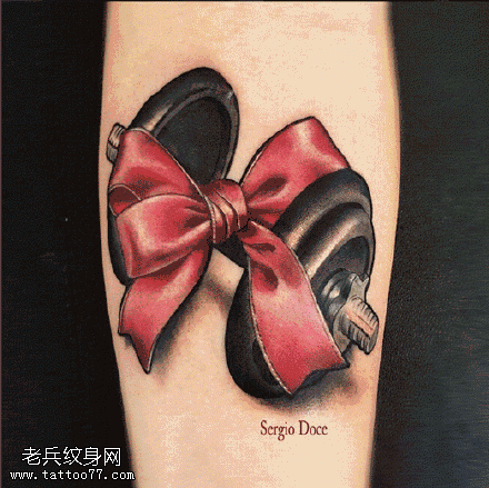 蝴蝶结杠铃纹身图案