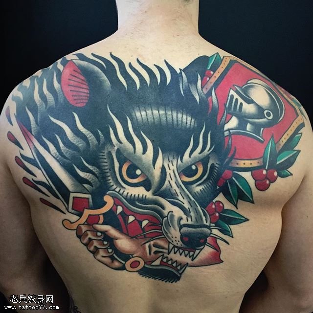 背部的黑豹纹身图案