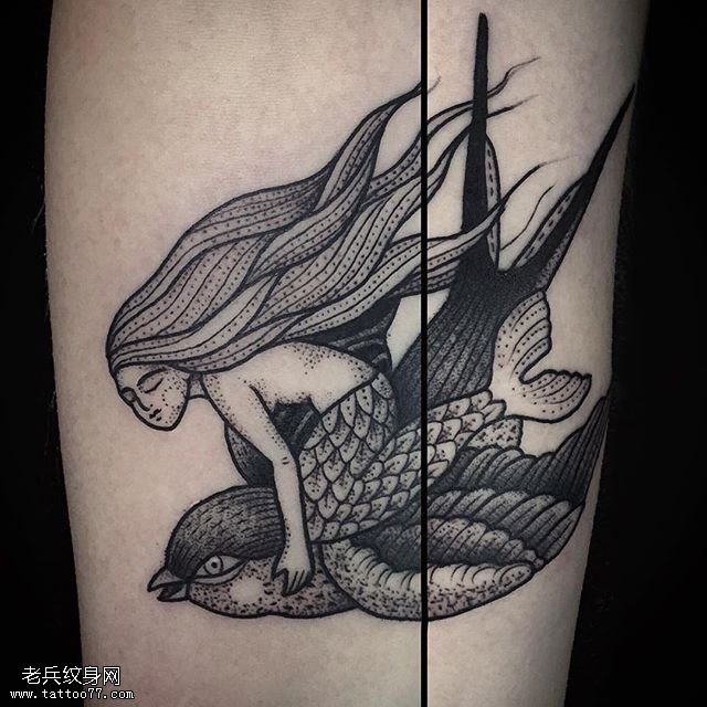 腿部飞翔的美人鱼纹身图案