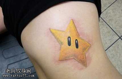 腰部彩色五角星纹身图案