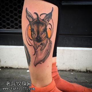 小腿的鹿头纹身图案