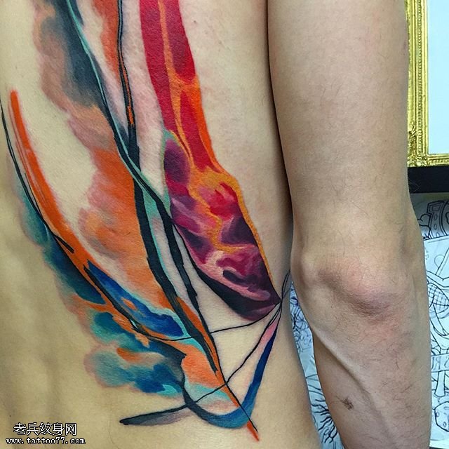 侧背水彩艺术纹身图案