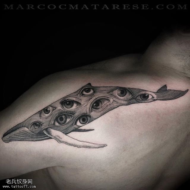 肩部的眼睛鲨鱼纹身图案