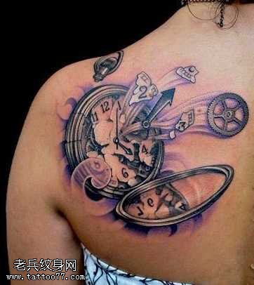 肩部坏了的怀表纹身图案