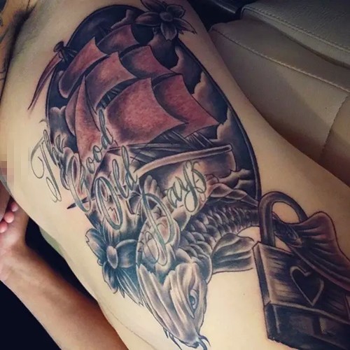 侧腰唯美帆船纹身