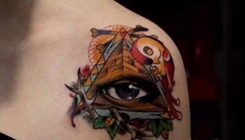 一组特色的上帝之眼纹身