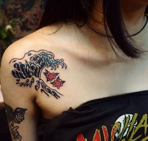 性感美女小露香肩