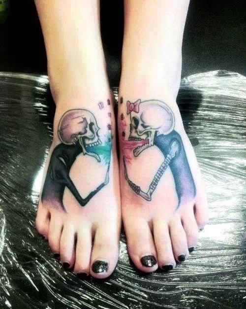 独具趣味的脚背纹身