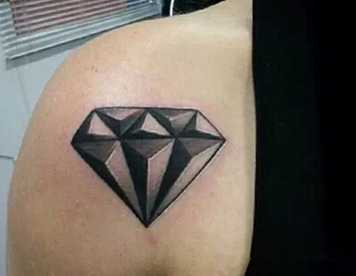 备受女生宠爱的钻石纹身