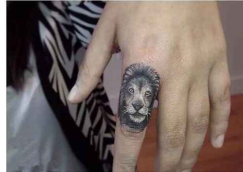 调皮的手指小动物纹身