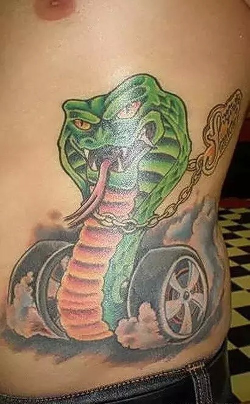 令人胆战心惊的蛇纹身