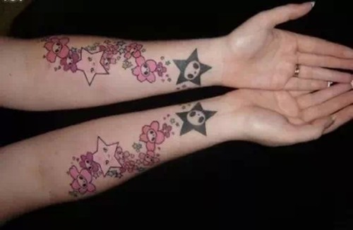 为您奉上一组好看的手部星星纹身