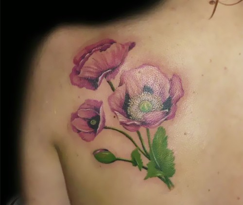 有着致命诱惑的罂粟花纹身