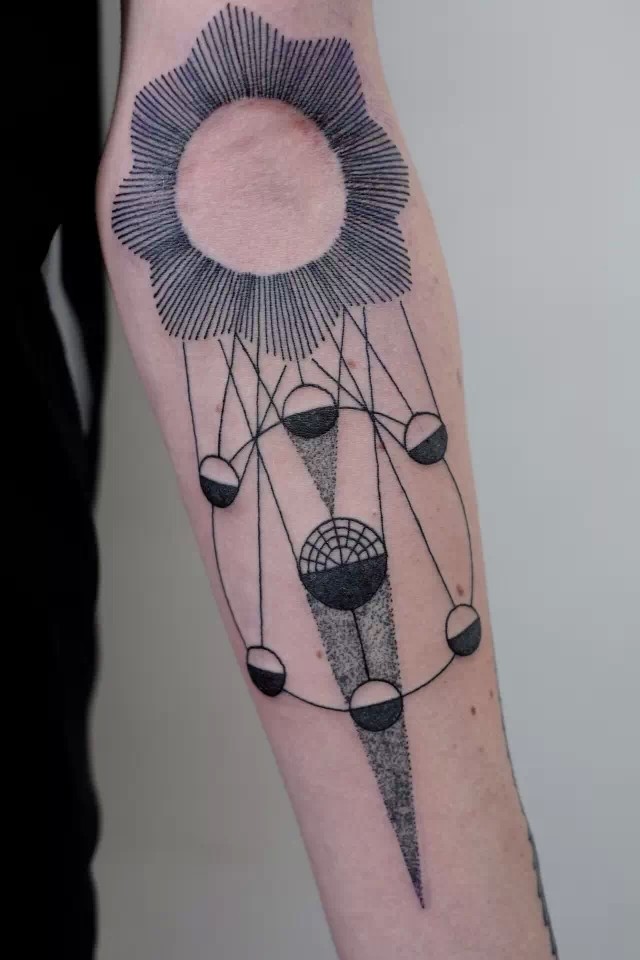 单色但不单调的时尚纹身