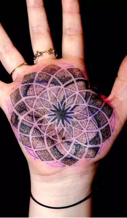 个性点刺几何纹身