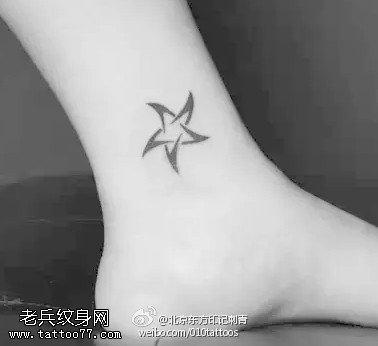 脚腕上的风筝纹身图案