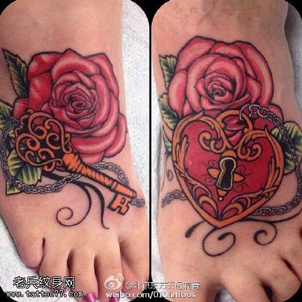 彩绘玫瑰钥匙锁纹身图案