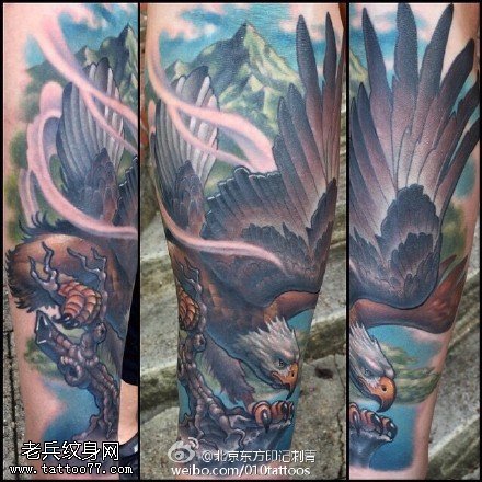 小腿上的老鹰纹身图案